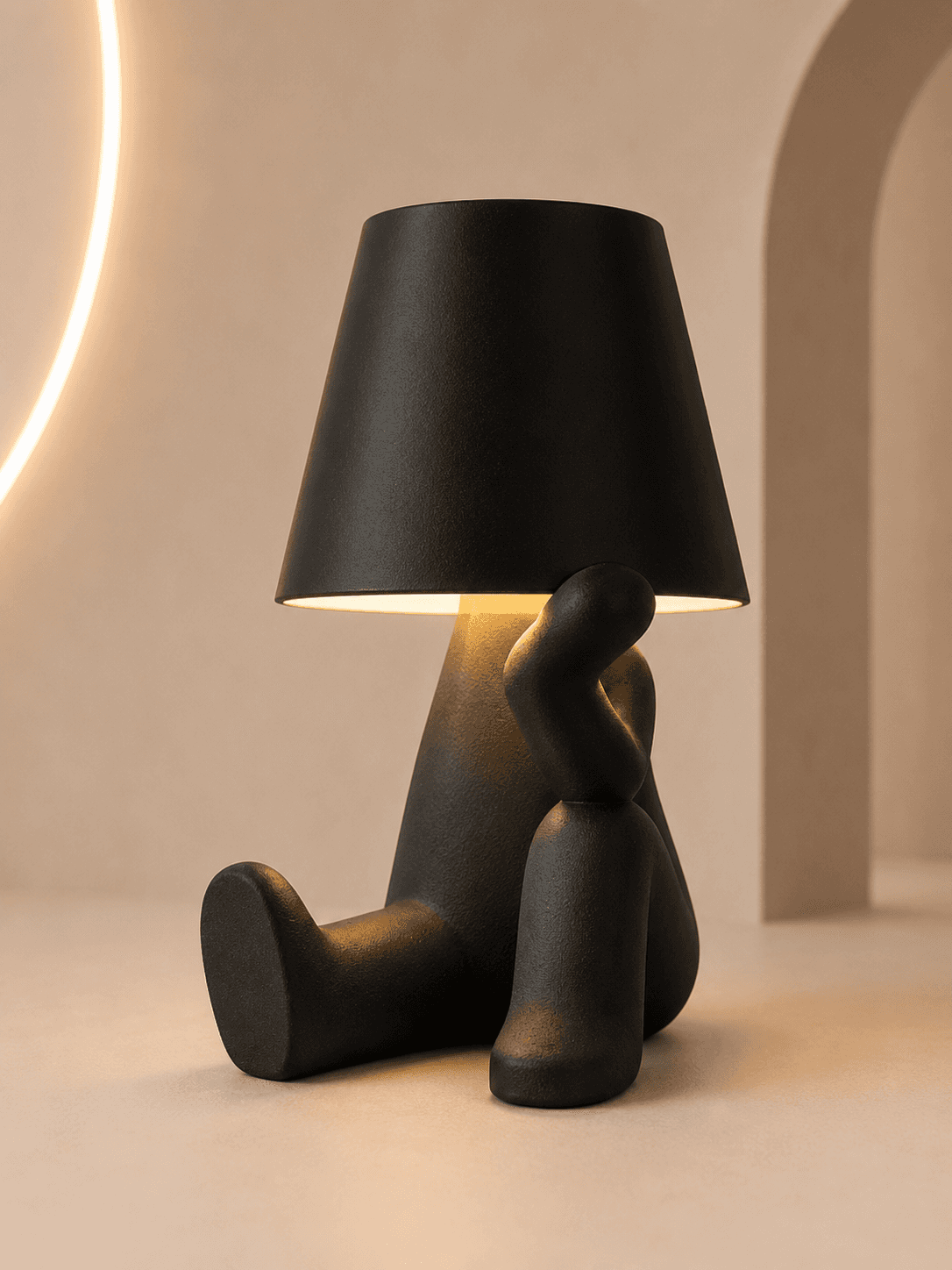 Oturan Figürlü Modern Dekoratif Masa Lambası
